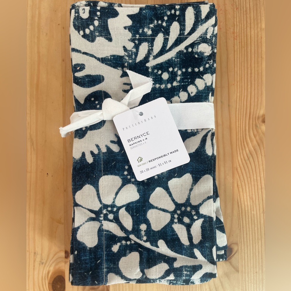 Beautiful Pottetybarn napkins - set of 4